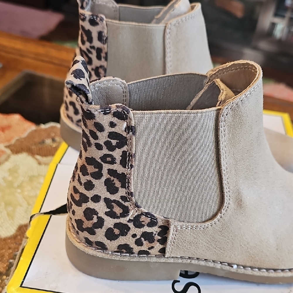 Seven Dials Tan and Leopard Ankle Booties - Picture 3 of 9